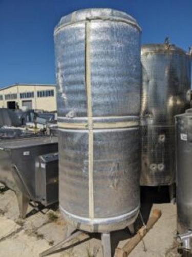 Емкости нержавеющие, объем — 1,5 куб.м., вертикальные, инв 3490